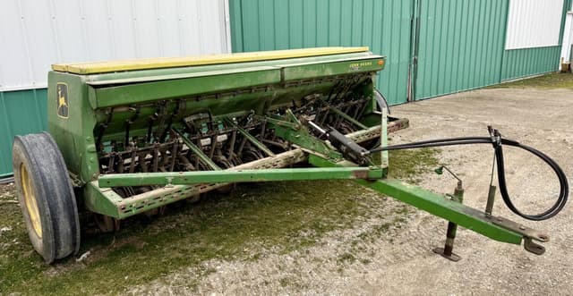 Image of John Deere 8300 equipment image 1