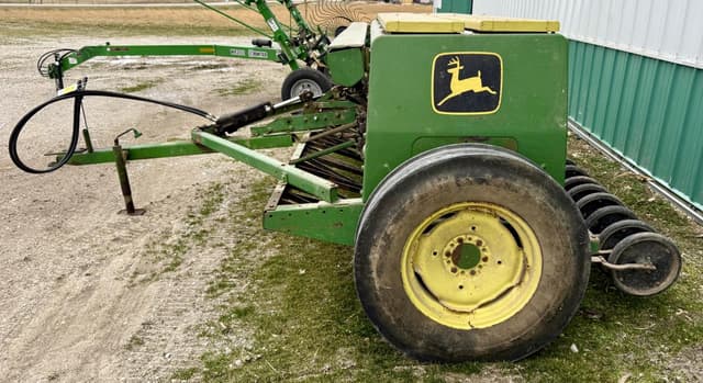 Image of John Deere 8300 equipment image 4