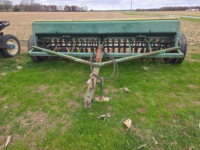 Image of John Deere 8300 equipment image 1