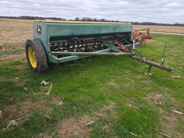 Image of John Deere 8300 equipment image 2