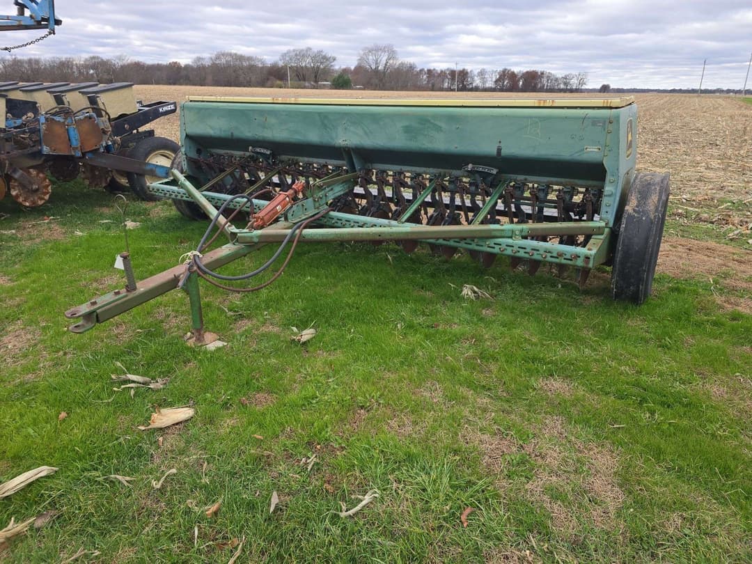 Image of John Deere 8300 Primary image