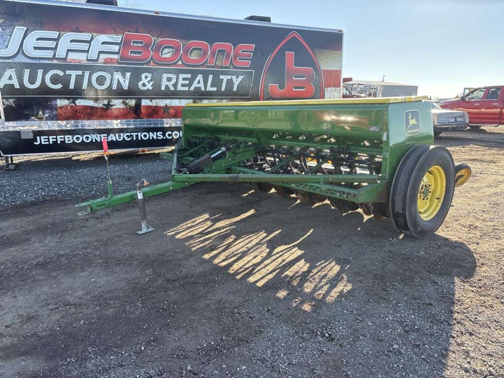 John Deere 8300 Equipment Image0