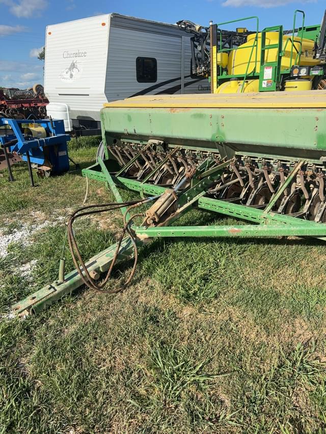 Image of John Deere 8300 equipment image 1