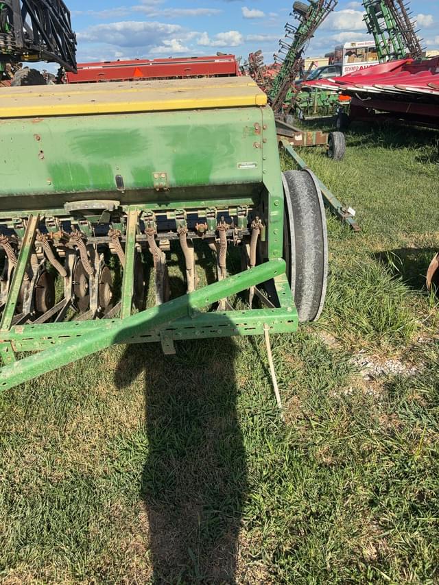 Image of John Deere 8300 equipment image 2