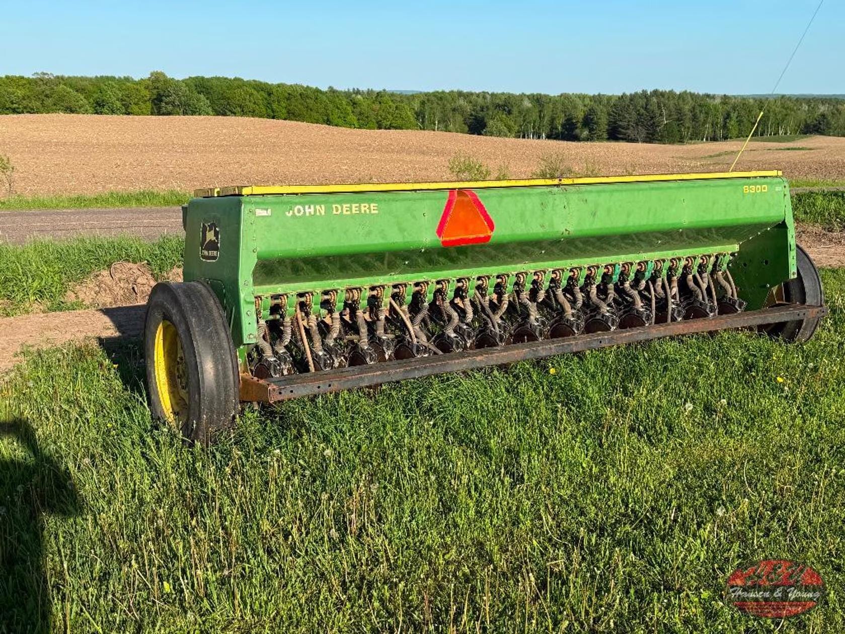 John Deere 8300 Equipment Image0