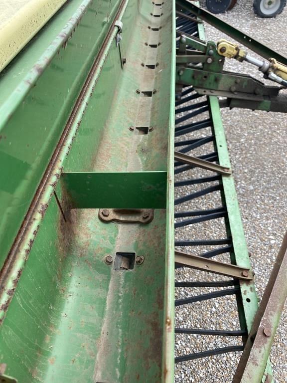 Image of John Deere 8300 equipment image 4
