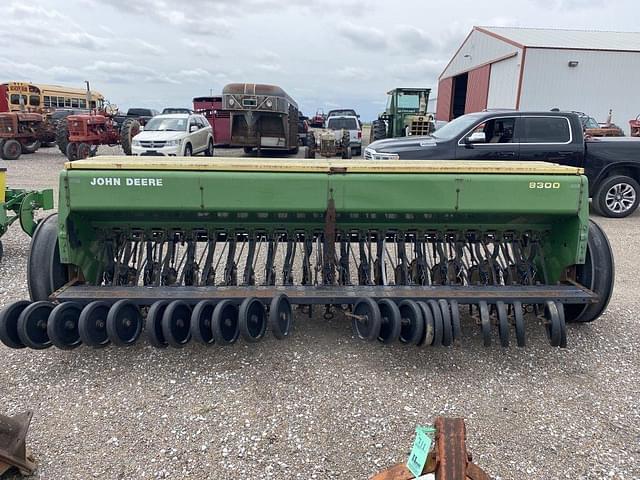 Image of John Deere 8300 equipment image 2