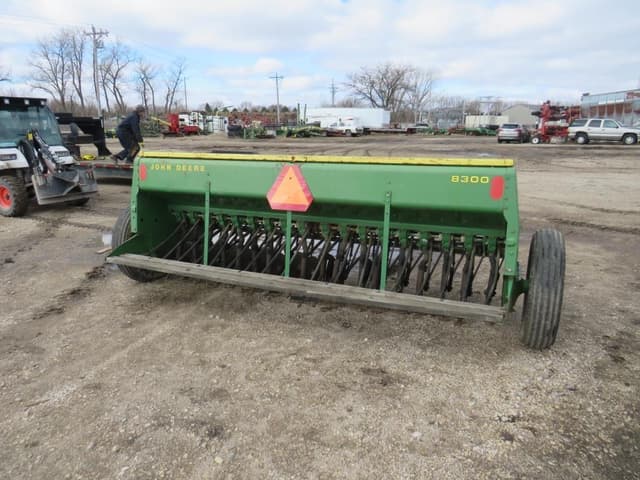 Image of John Deere 8300 equipment image 4