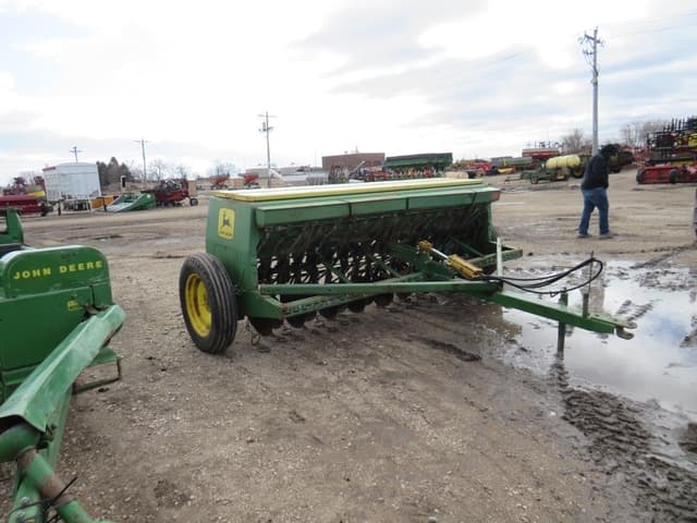 Image of John Deere 8300 equipment image 2