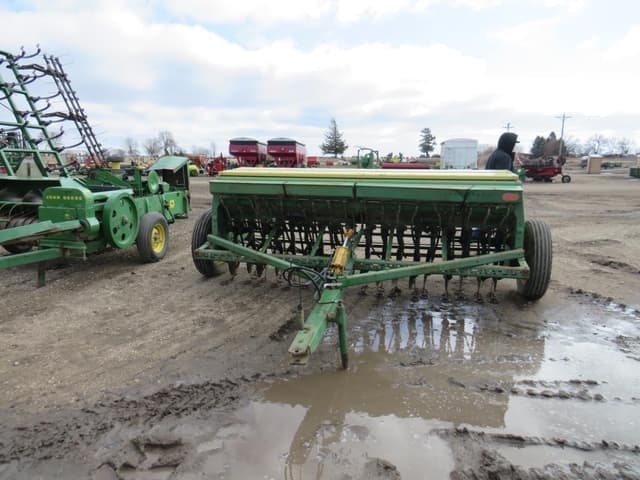 Image of John Deere 8300 equipment image 1