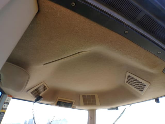 Image of John Deere 8300 equipment image 4