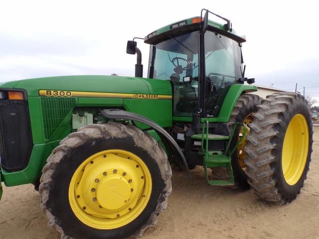 Image of John Deere 8300 equipment image 3
