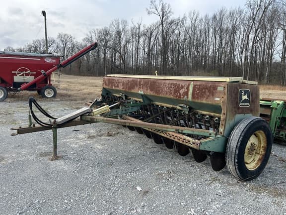 Image of John Deere 8300 equipment image 3