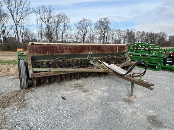 Image of John Deere 8300 equipment image 2