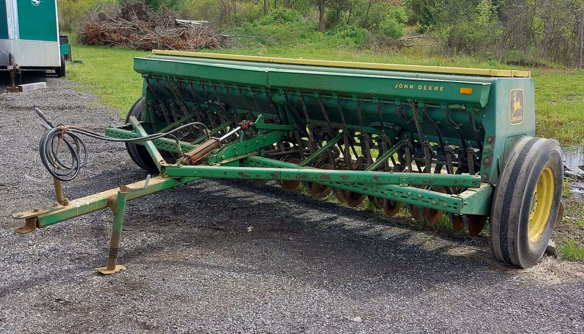 John Deere 8300 Equipment Image0