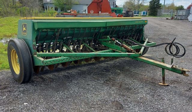 Image of John Deere 8300 equipment image 1