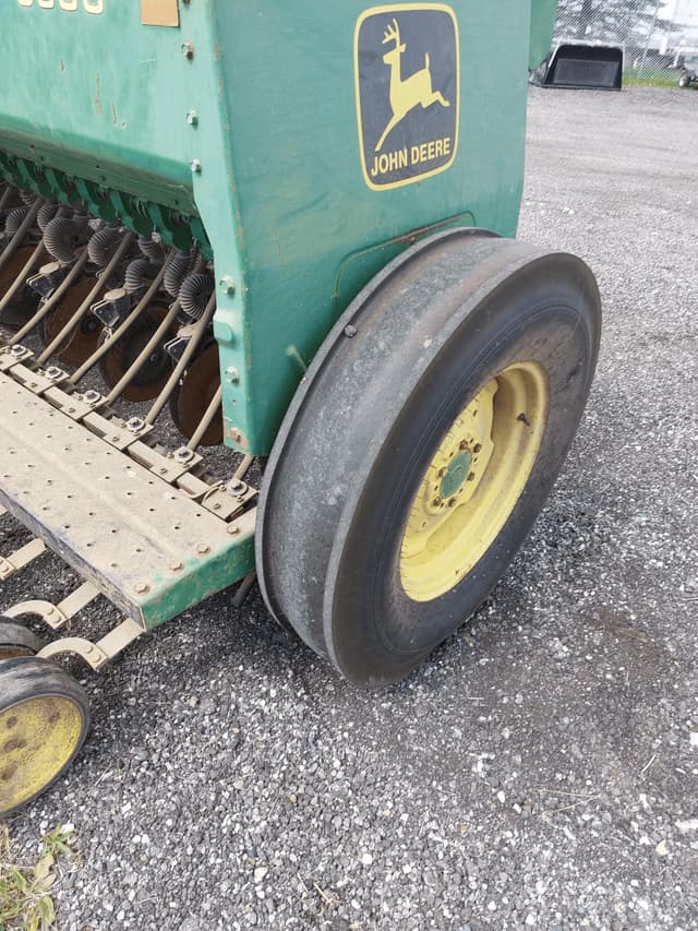 Image of John Deere 8300 equipment image 3