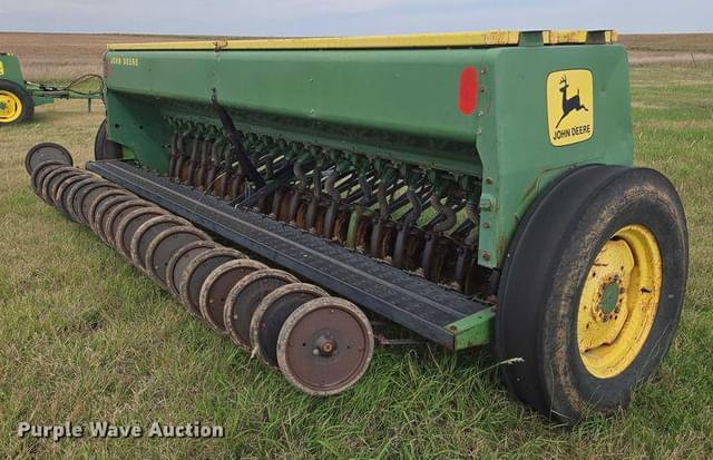 Image of John Deere 8300 equipment image 4