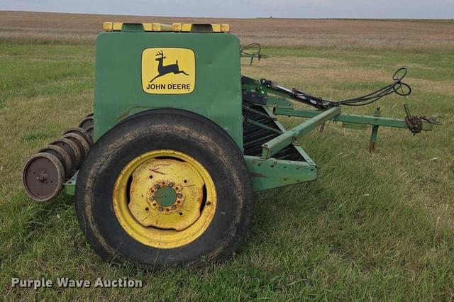 Image of John Deere 8300 equipment image 3