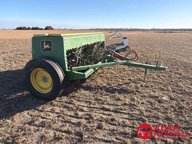 Image of John Deere 8300 equipment image 1