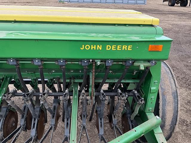 Image of John Deere 8300 equipment image 3