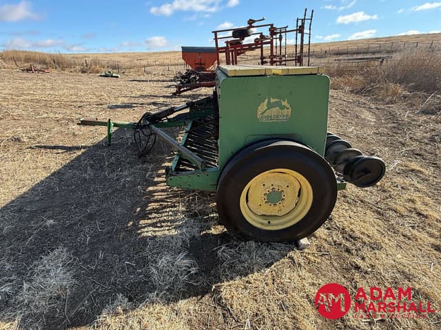 Image of John Deere 8300 equipment image 2