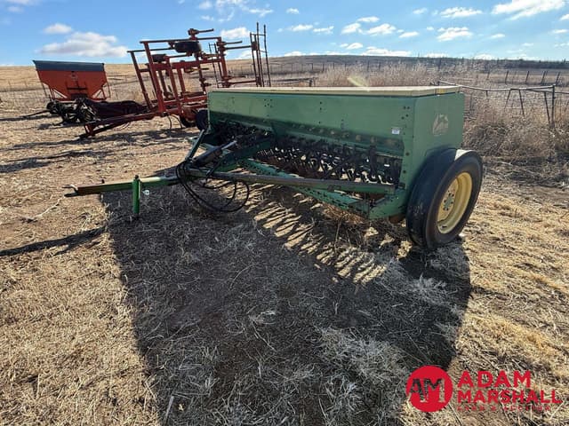 Image of John Deere 8300 equipment image 1