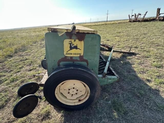 Image of John Deere 8300 equipment image 3