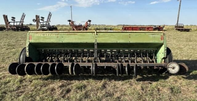 Image of John Deere 8300 equipment image 2