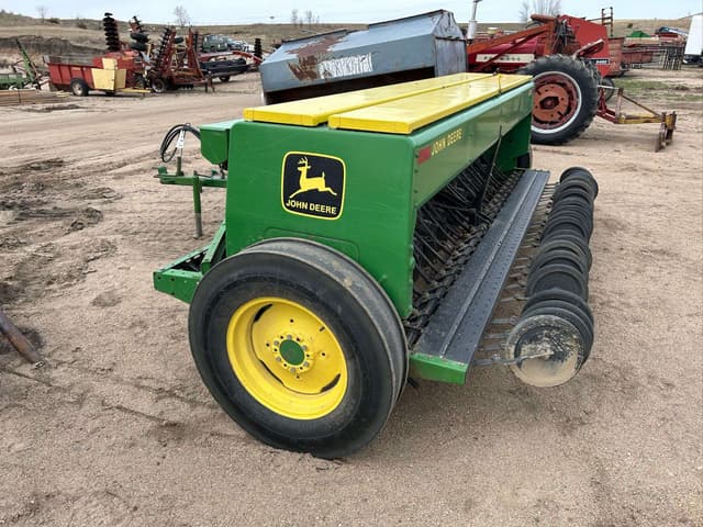 Image of John Deere 8300 equipment image 3