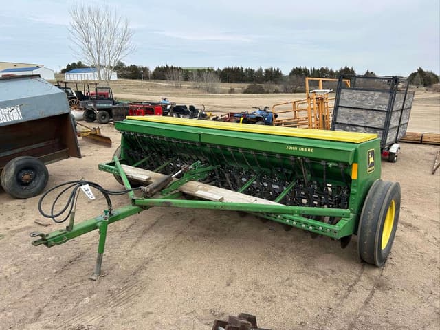 Image of John Deere 8300 equipment image 2