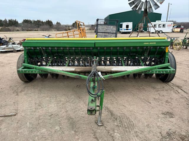 Image of John Deere 8300 equipment image 1