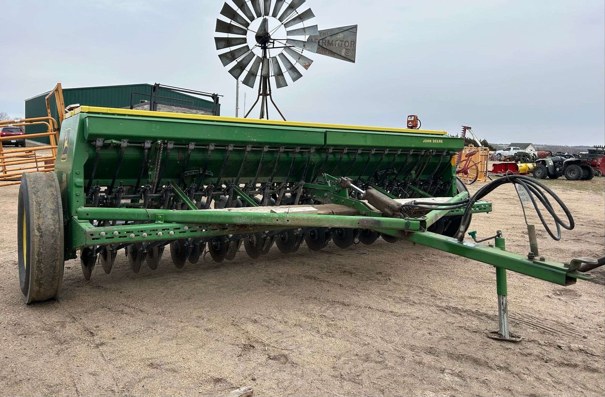 John Deere 8300 Equipment Image0