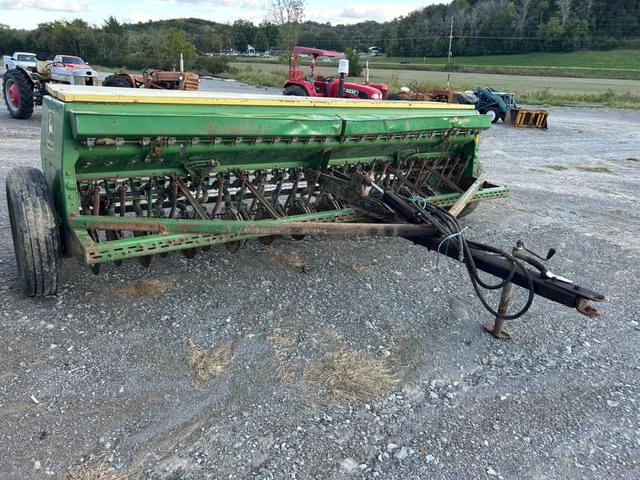 Image of John Deere 8300 equipment image 1