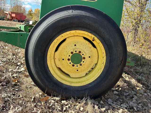 Image of John Deere 8300 equipment image 3