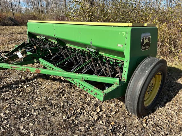 Image of John Deere 8300 equipment image 1