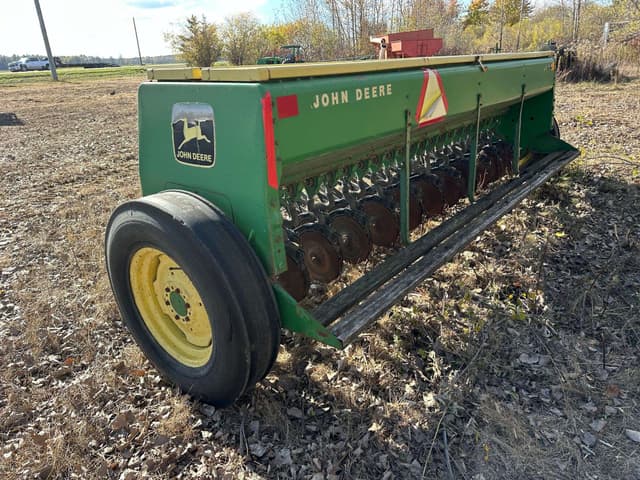Image of John Deere 8300 equipment image 4