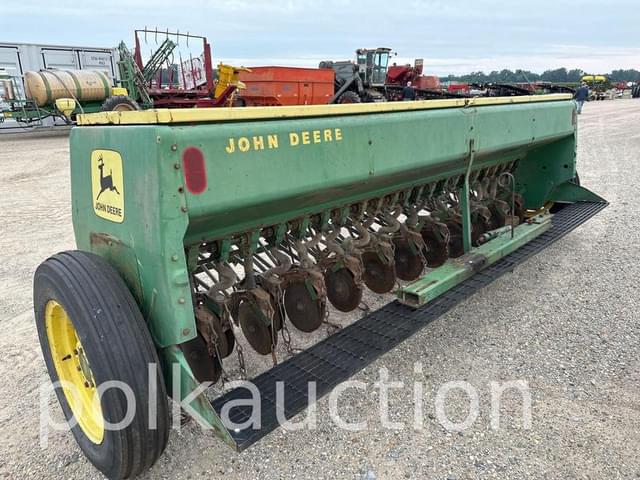 Image of John Deere 8300 equipment image 4
