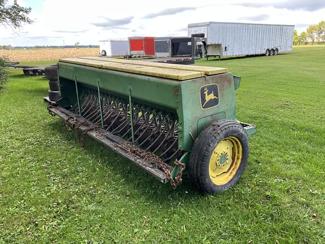 Image of John Deere 8300 equipment image 4