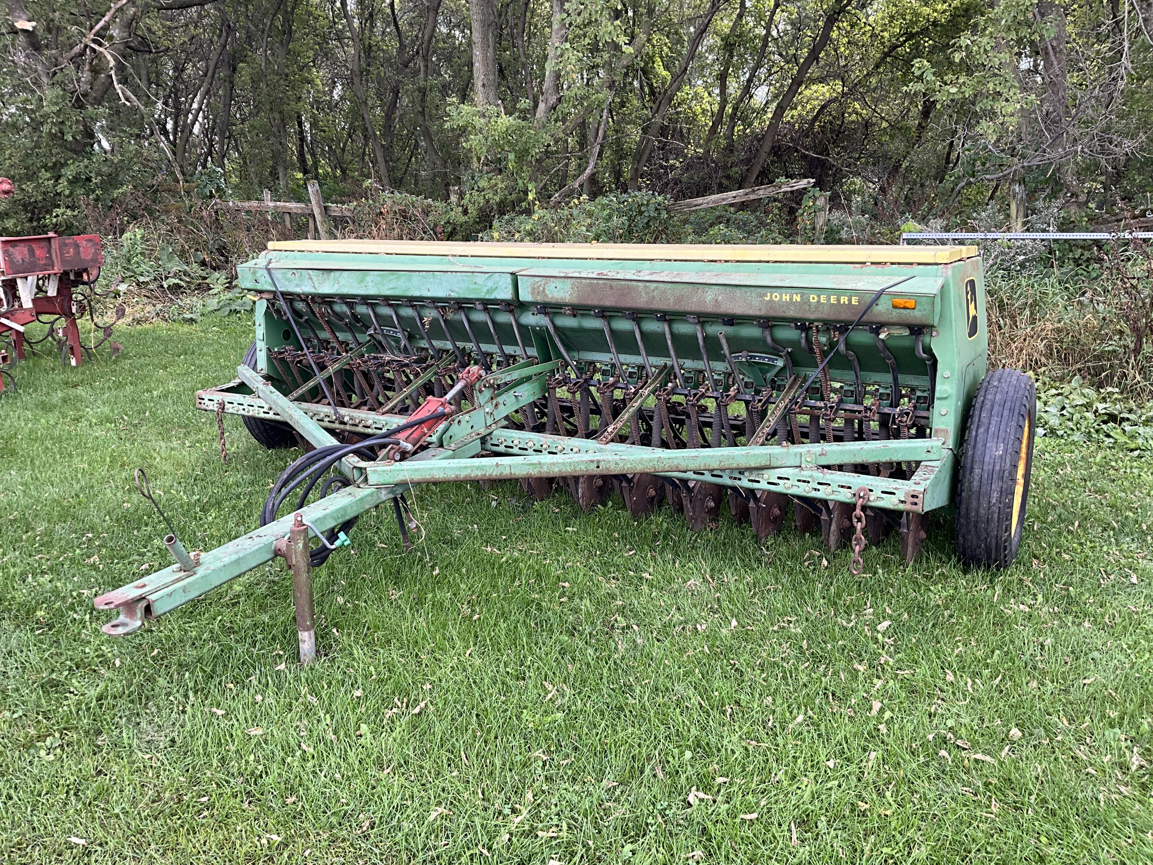 John Deere 8300 Equipment Image0