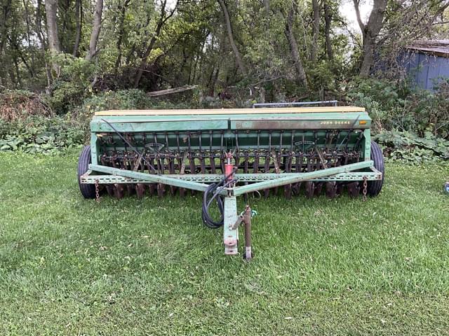 Image of John Deere 8300 equipment image 1