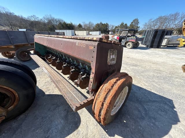 Image of John Deere 8300 equipment image 3