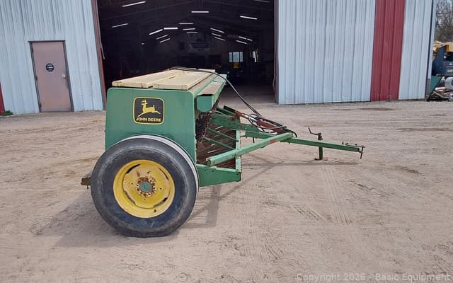 Image of John Deere 8300 equipment image 1