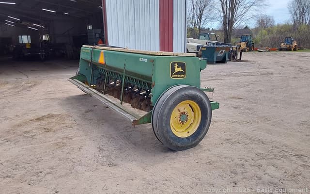 Image of John Deere 8300 equipment image 2