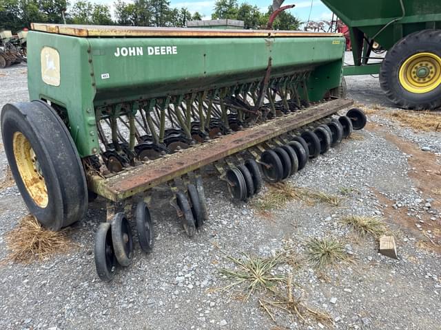 Image of John Deere 8300 equipment image 4