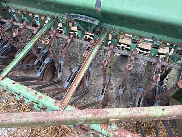 Image of John Deere 8300 equipment image 1