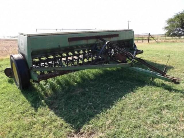 Image of John Deere 8300 equipment image 1
