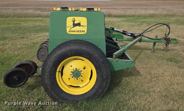 Image of John Deere 8300 equipment image 3