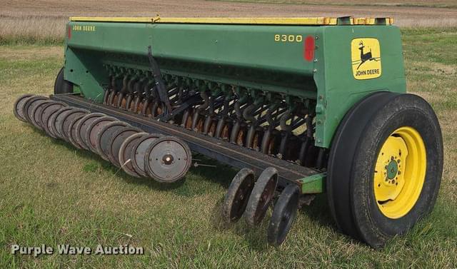 Image of John Deere 8300 equipment image 4