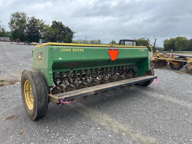 Image of John Deere 8300 equipment image 2
